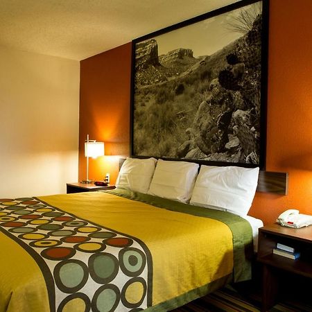 Super 8 By Wyndham Woodward Hotel Bagian luar foto