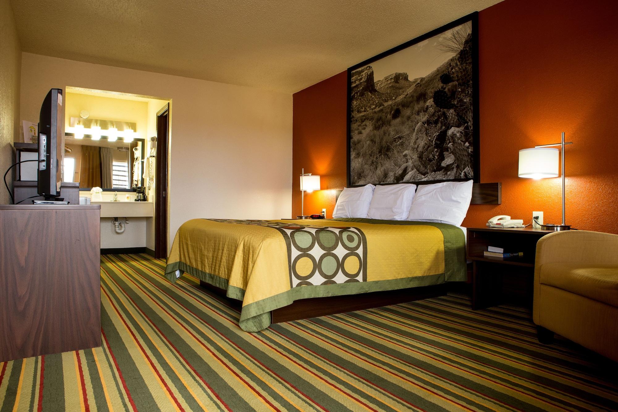 Super 8 By Wyndham Woodward Hotel Bagian luar foto