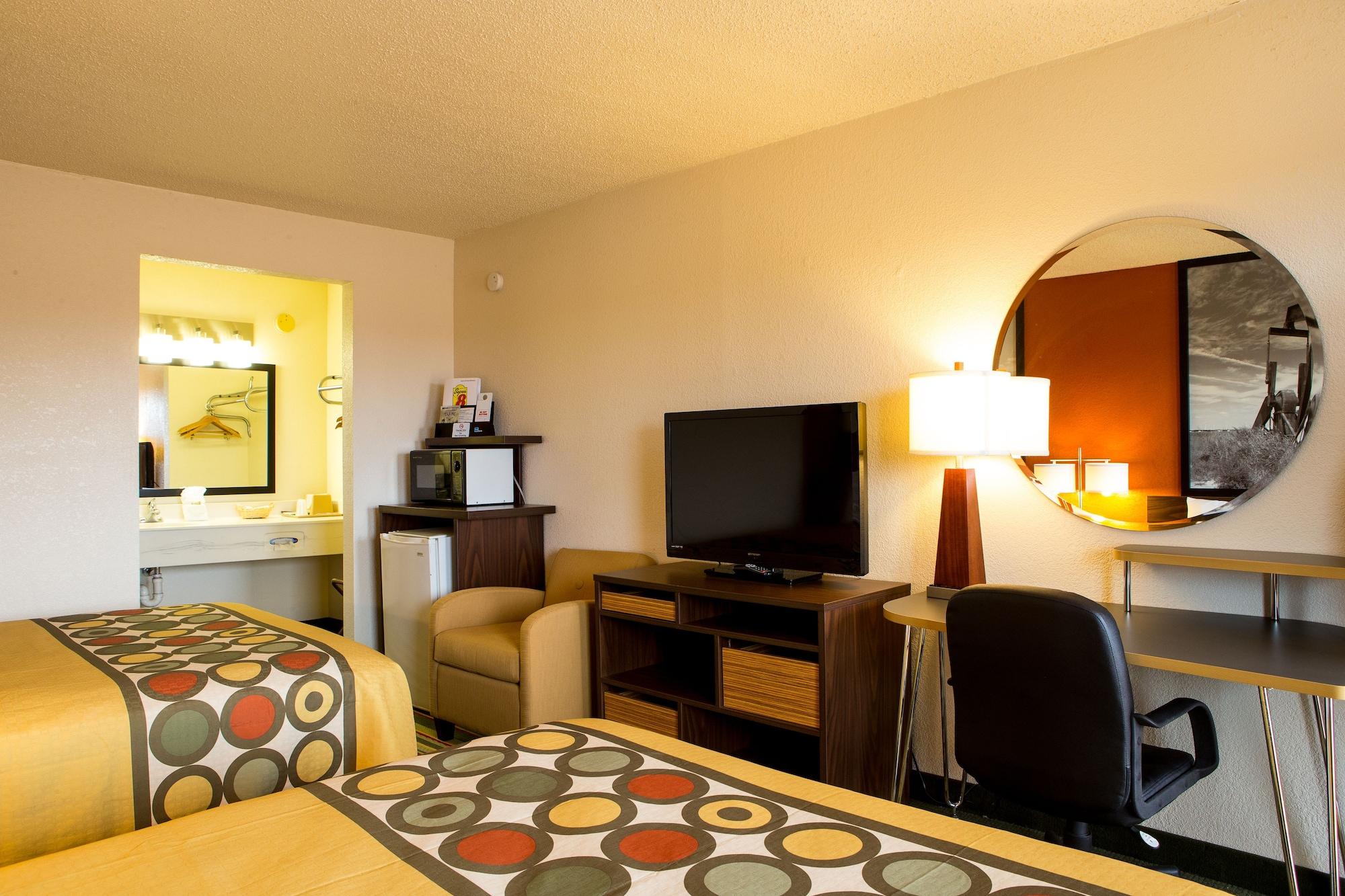Super 8 By Wyndham Woodward Hotel Bagian luar foto