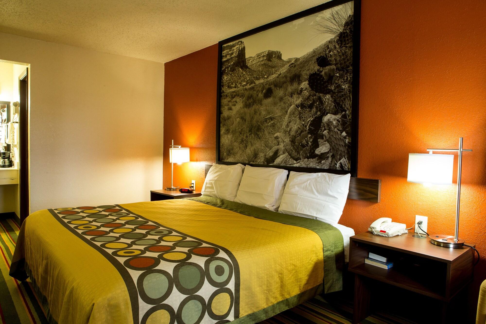 Super 8 By Wyndham Woodward Hotel Bagian luar foto