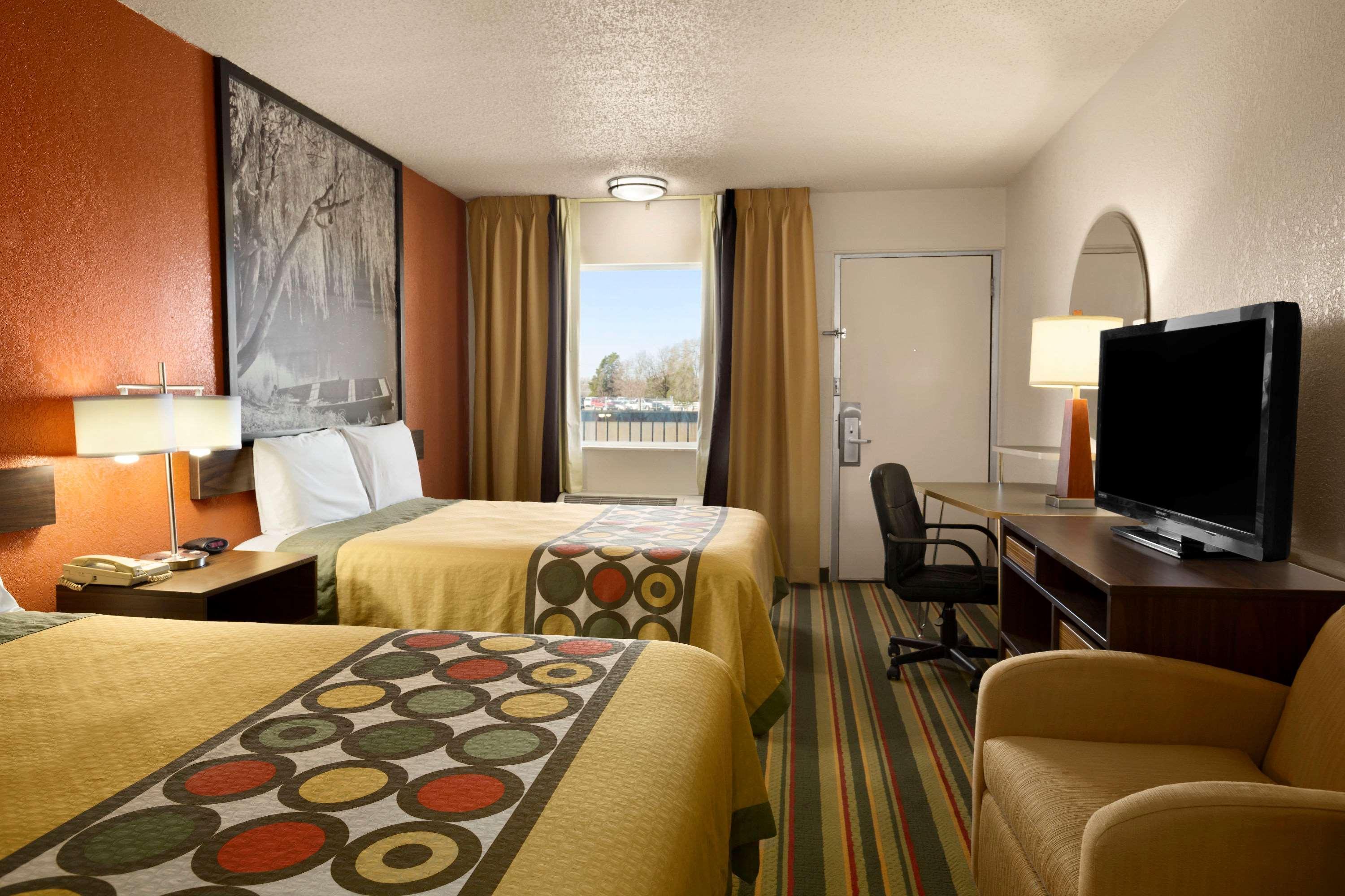 Super 8 By Wyndham Woodward Hotel Bagian luar foto