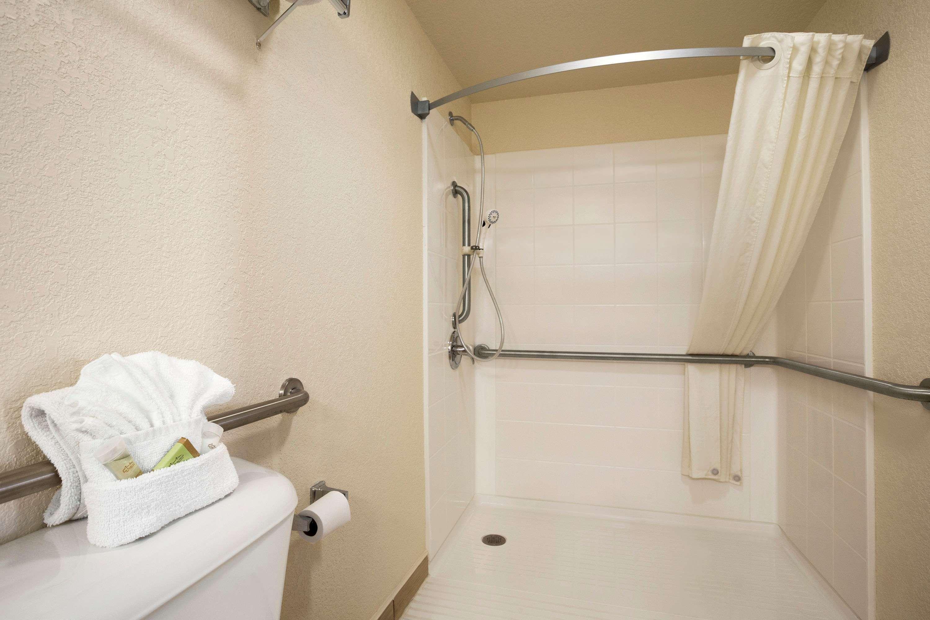 Super 8 By Wyndham Woodward Hotel Bagian luar foto