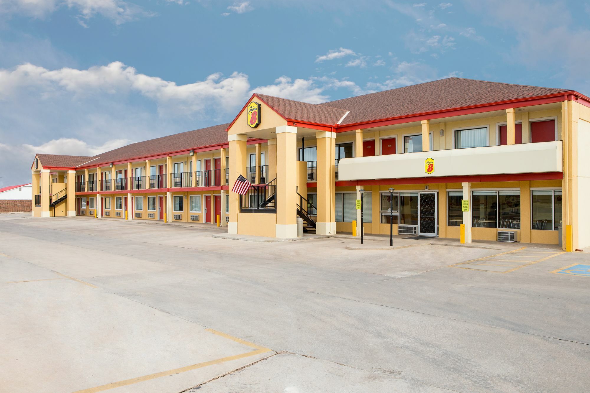 Super 8 By Wyndham Woodward Hotel Bagian luar foto